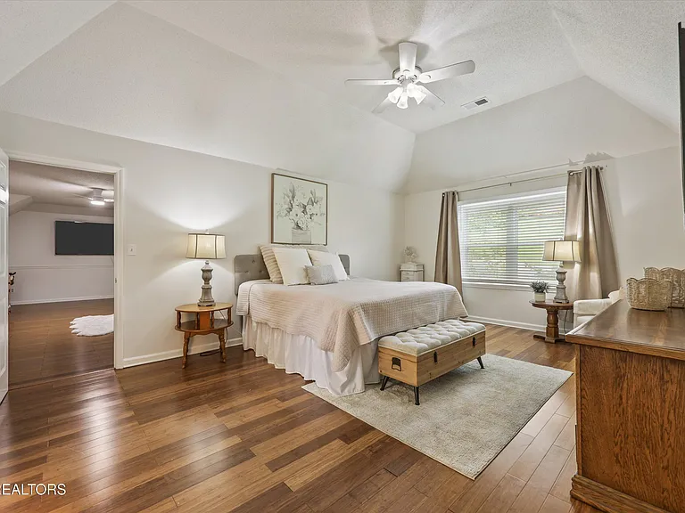 Owner's suite bedroom at 11016 Calloway View Dr