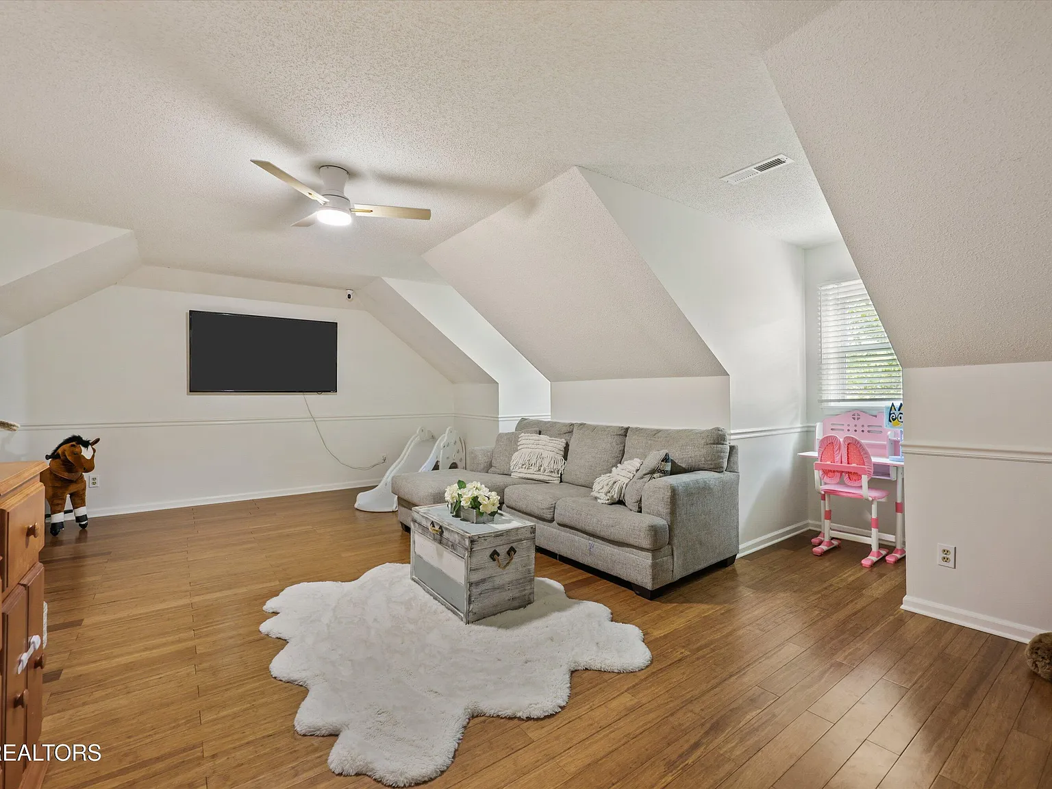 Oversized bonus room at 11016 Calloway View Dr